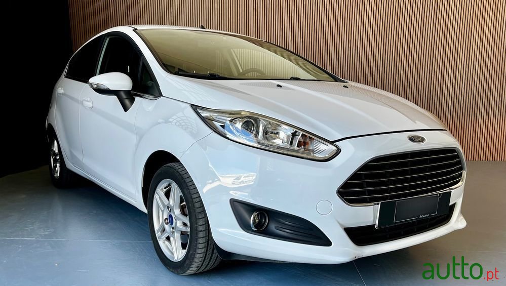 2015' Ford Fiesta photo #1