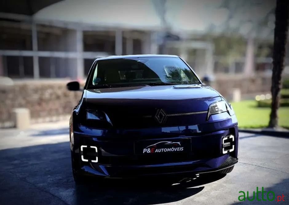 2024' Renault 5 E-Tech photo #2