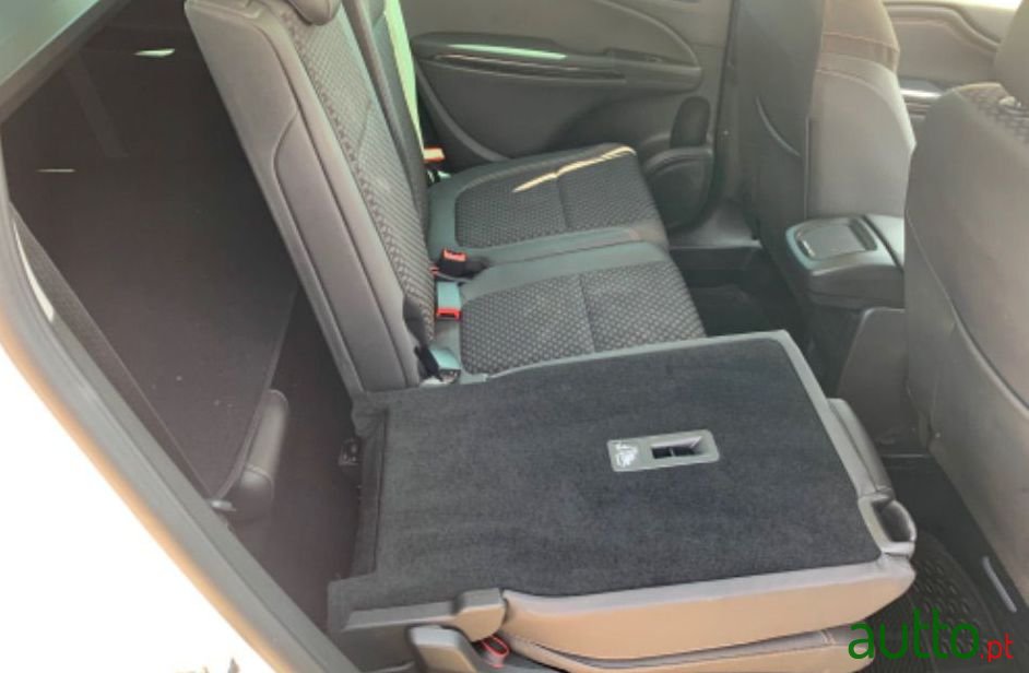 2017' Opel Zafira photo #3