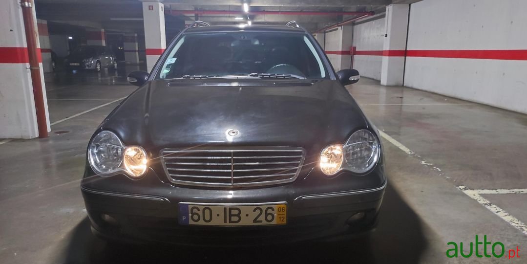 2006' Mercedes-Benz C-220 photo #6