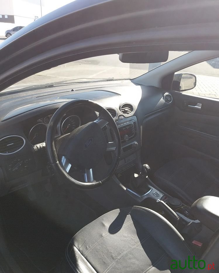 2010' Ford Focus Sw photo #4