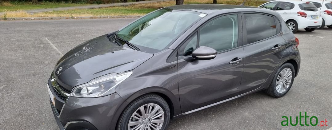 2019' Peugeot 208 photo #2