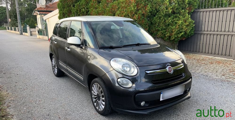 2015' Fiat 500L Living photo #2