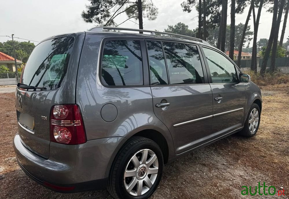 2007' Volkswagen Touran photo #4