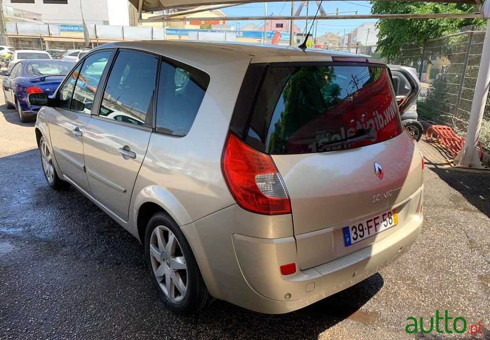 2008' Renault Grand Scenic photo #3