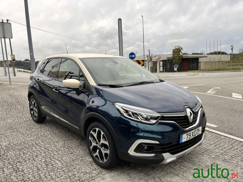 2019' Renault Captur photo #2