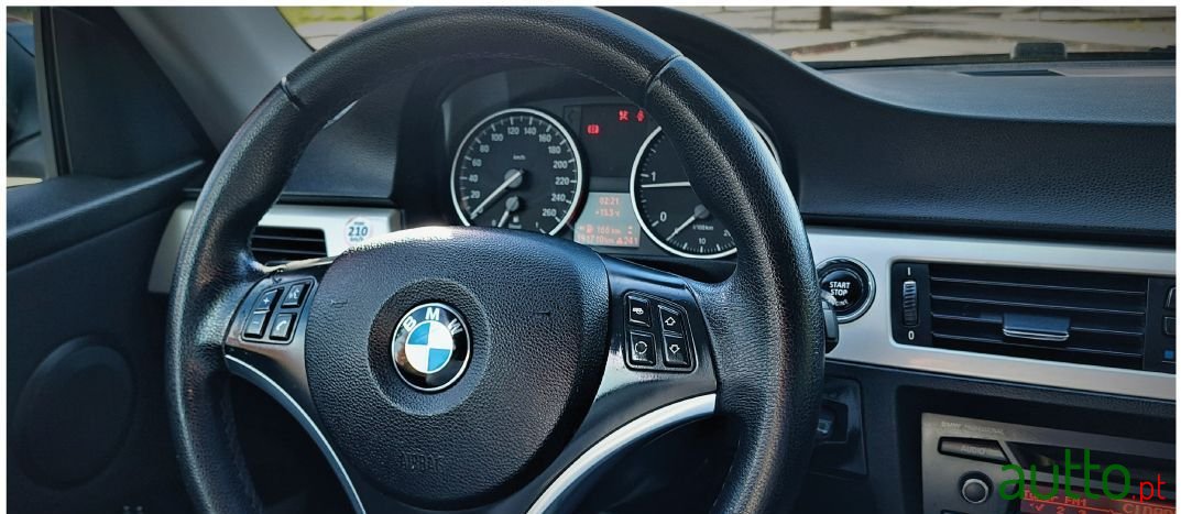 2009' BMW 320 photo #5