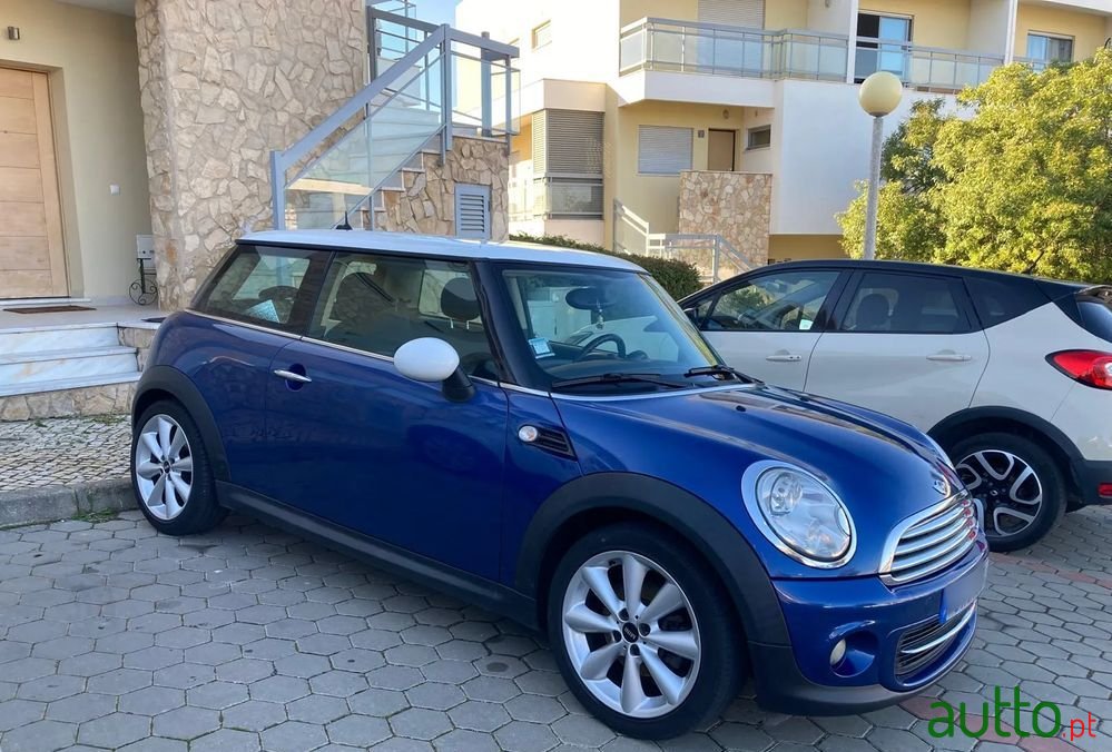 2012' MINI Cooper D photo #1