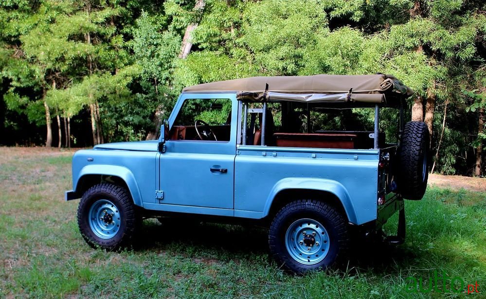 2000' Land Rover Defender photo #3