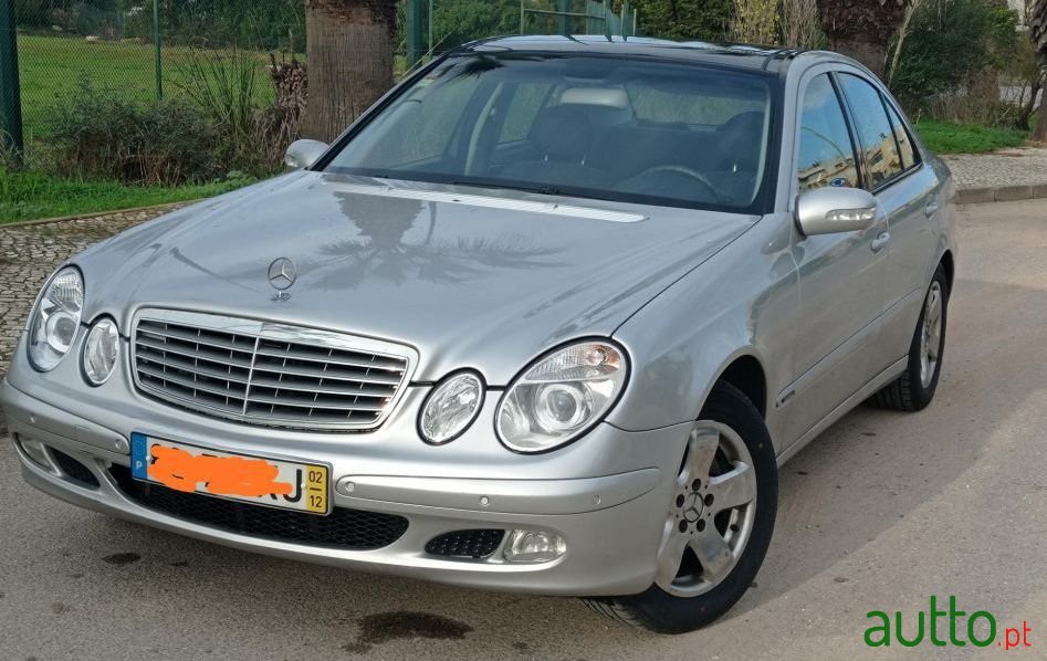 2002' Mercedes-Benz E-220 Cdi Classic photo #1