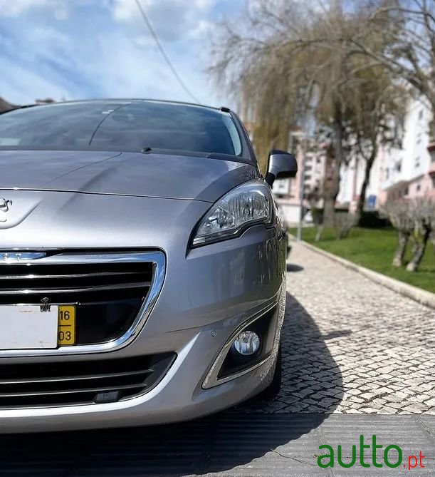 2016' Peugeot 5008 photo #5