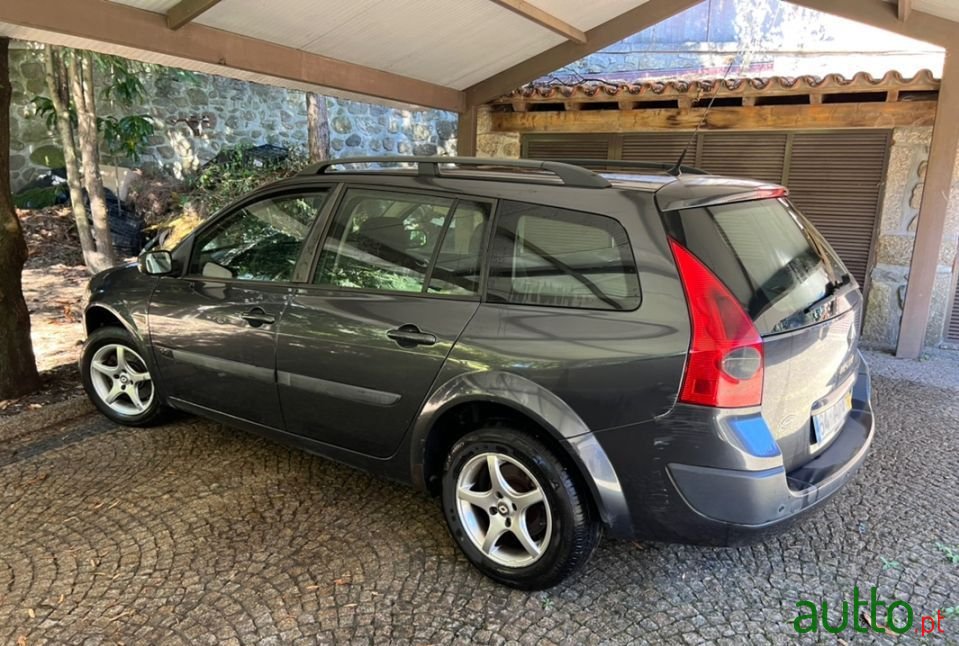 2005' Renault Megane Break photo #2