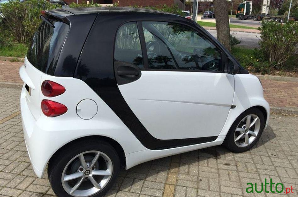 2011' Smart Fortwo photo #3
