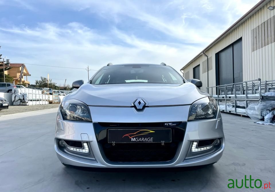 2012' Renault Megane Sport Tourer photo #2