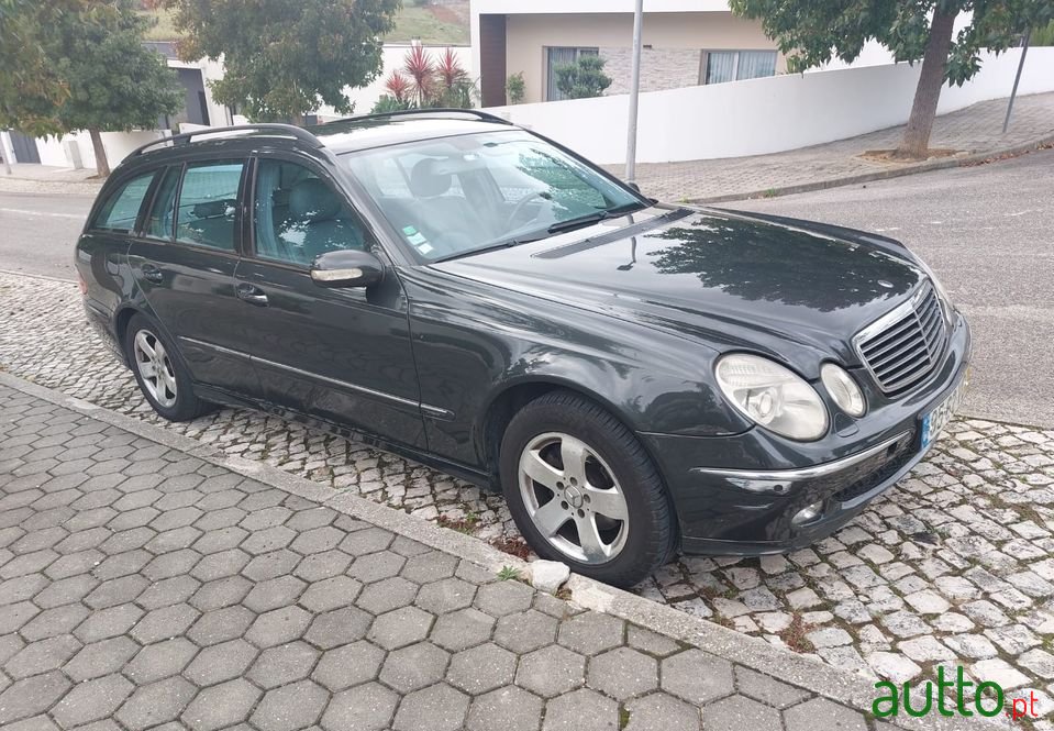 2003' Mercedes-Benz E-200 photo #4