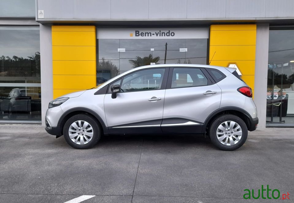 2017' Renault Captur Sport photo #3