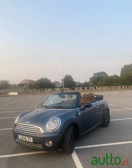 2009' MINI Cabrio photo #4