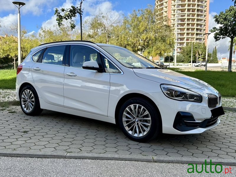 2020' BMW 225Xe Active Tourer photo #2