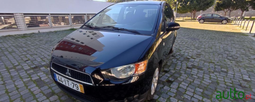 2010' Mitsubishi Colt photo #1