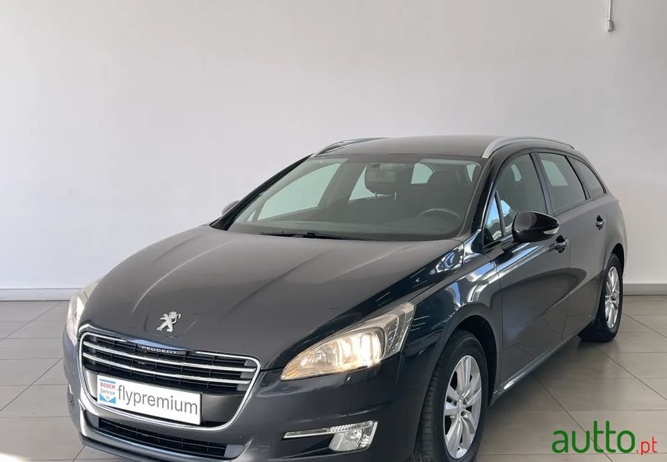 2011' Peugeot 508 Sw photo #2