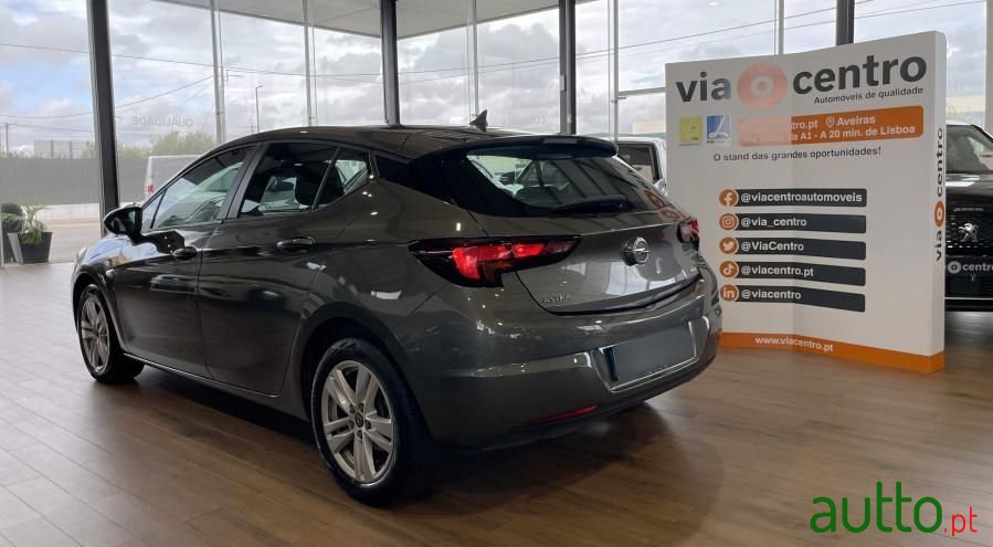 2018' Opel Astra photo #2