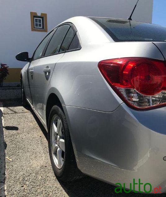 2009' Chevrolet Cruze photo #2