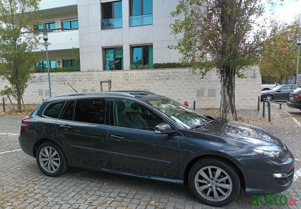 2011' Renault Laguna Break photo #6