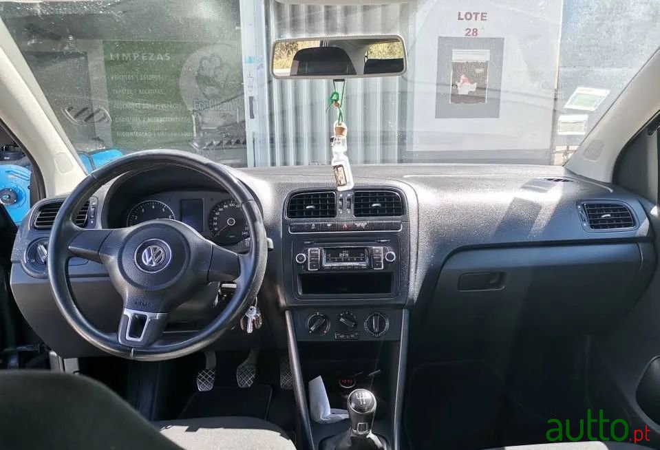 2013' Volkswagen Polo photo #3