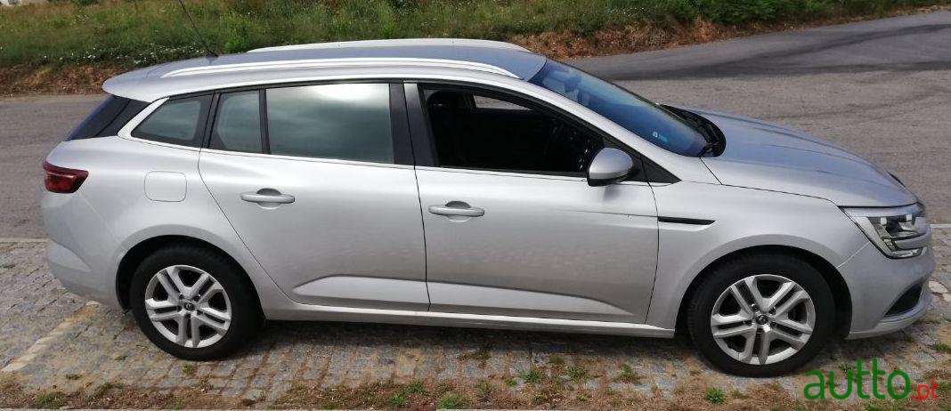 2017' Renault Megane Sport Tourer Nacional photo #4