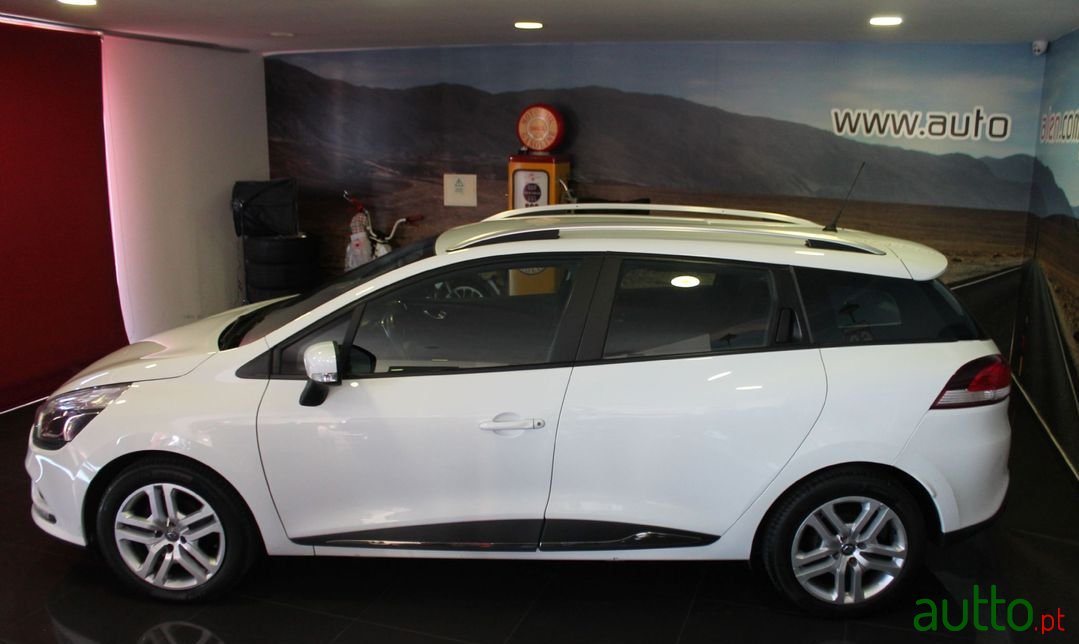 2016' Renault Clio Sport Tourer photo #3