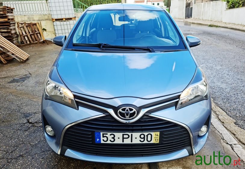 2014' Toyota Yaris photo #2