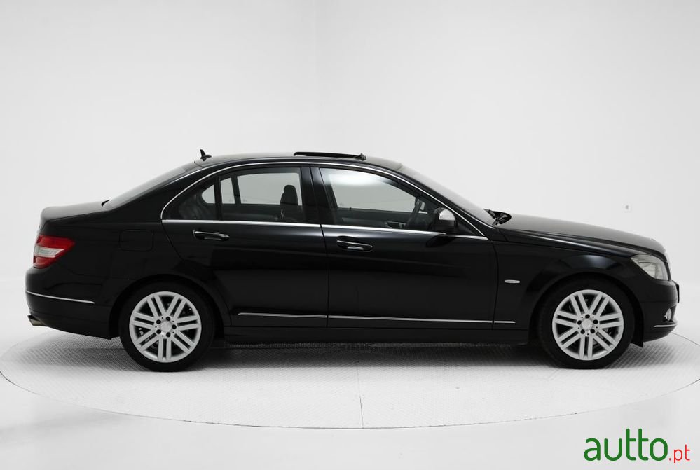 2008' Mercedes-Benz Classe C photo #2