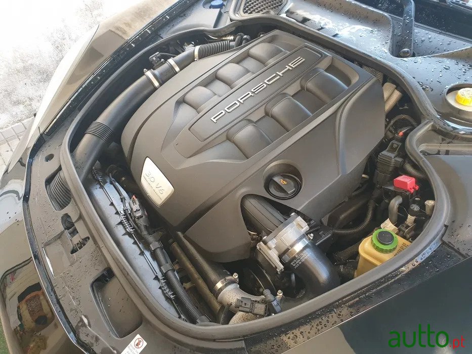 2012' Porsche Panamera photo #4