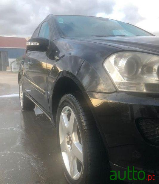 2006' Mercedes-Benz Ml-500 4 Matic photo #2