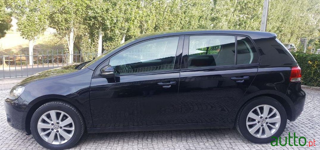 2011' Volkswagen Golf photo #1