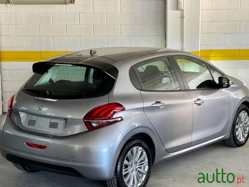 2019' Peugeot 208 photo #3