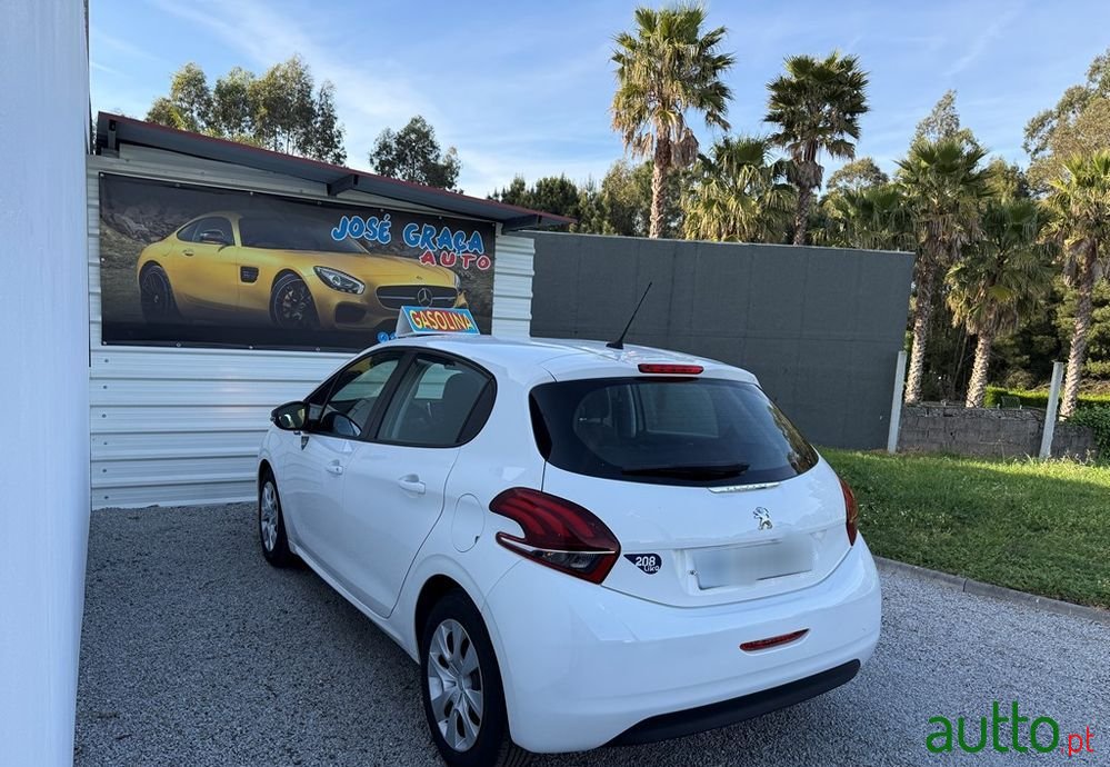 2019' Peugeot 208 Puretech 68 Like photo #3