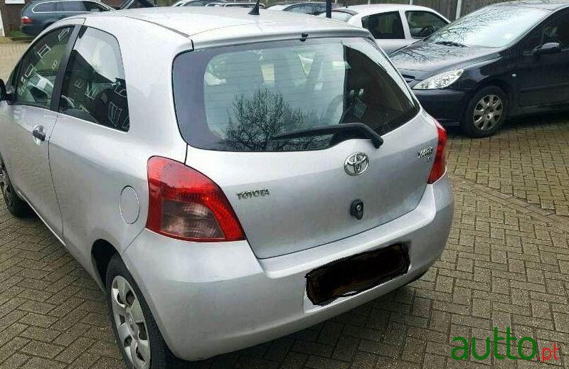 2006' Toyota Yaris 1.0 Vvt-I photo #2