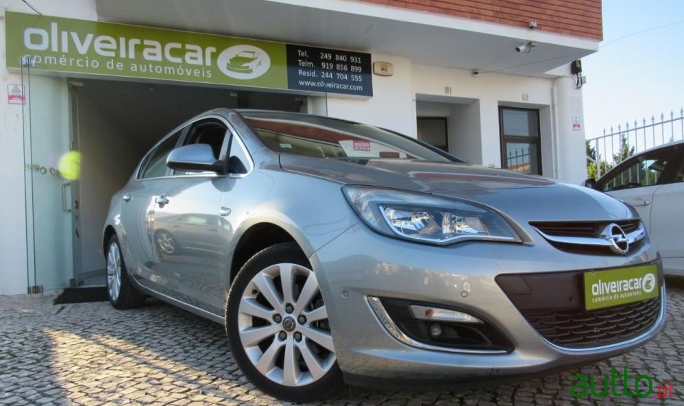 2014' Opel Astra photo #4