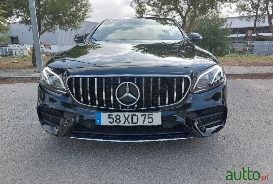 2019' Mercedes-Benz E-300 photo #2
