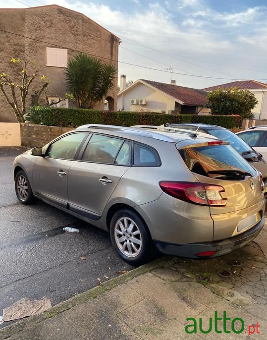 2012' Renault Megane Sport Tourer photo #3