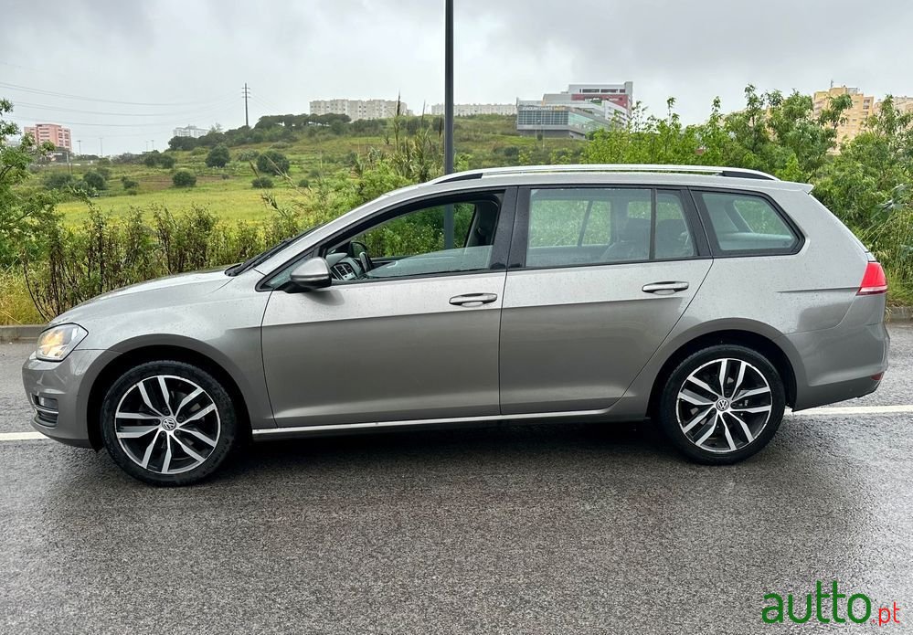 2016' Volkswagen Golf Variant photo #2