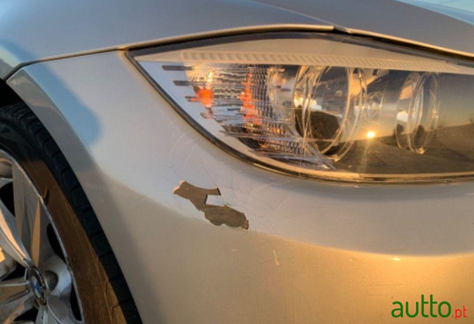 2010' BMW 316 photo #1