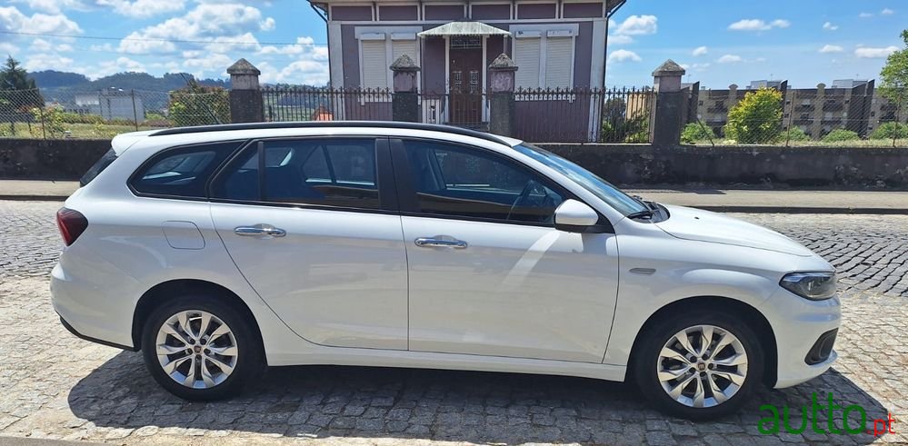 2018' Fiat Tipo Station Wagon photo #2