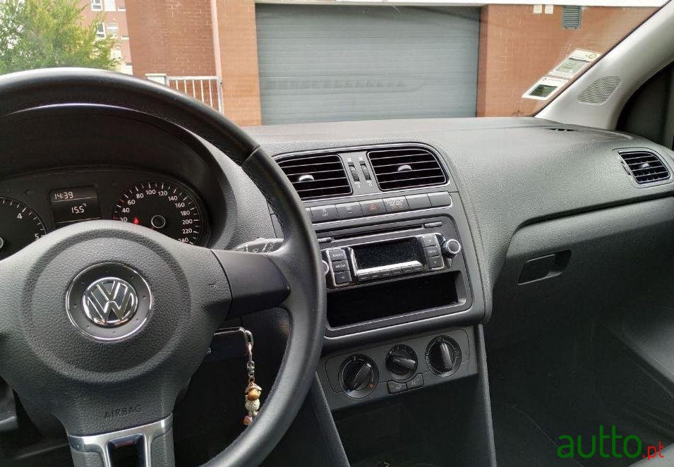 2013' Volkswagen Polo photo #4