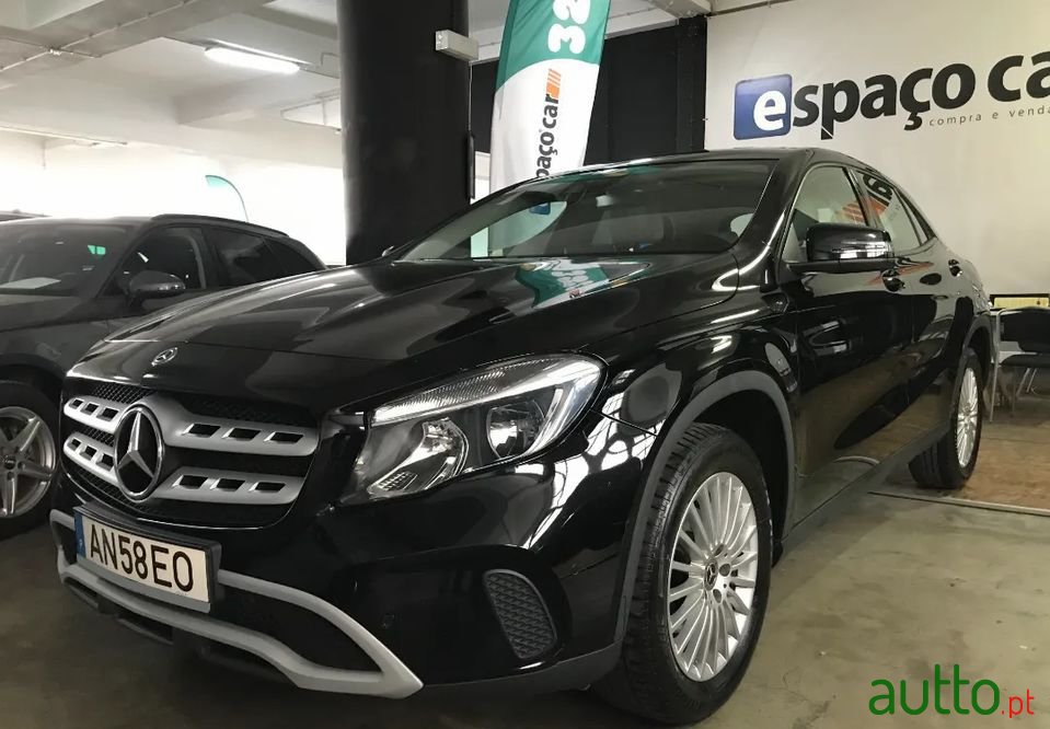 2018' Mercedes-Benz Gla-180 photo #1