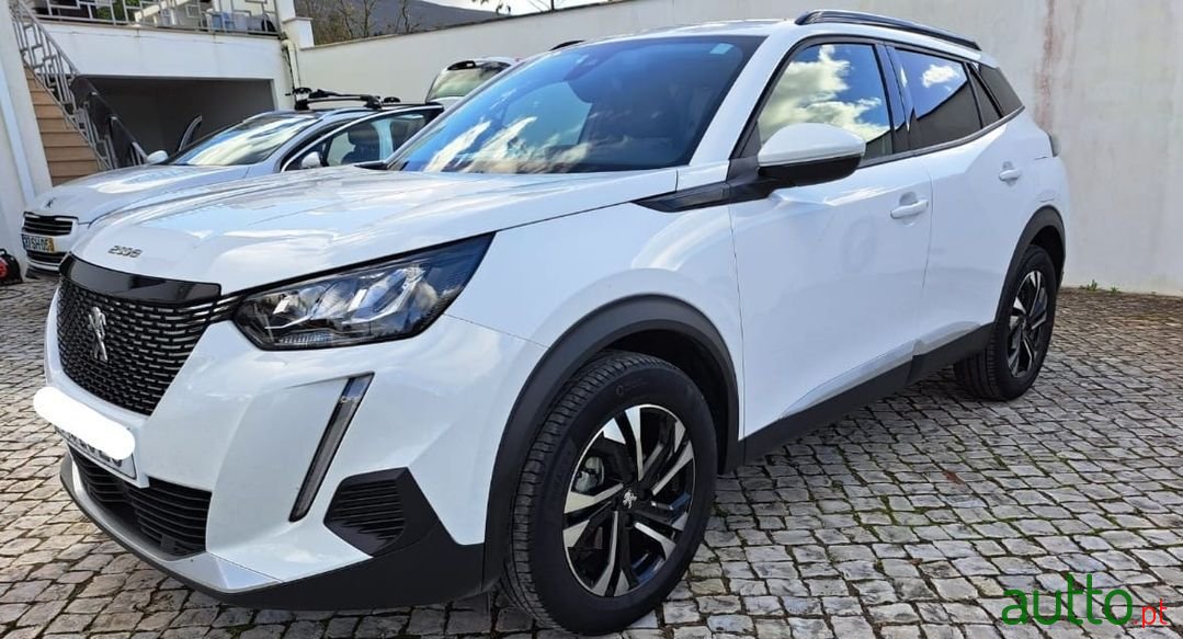 2021' Peugeot 2008 photo #2