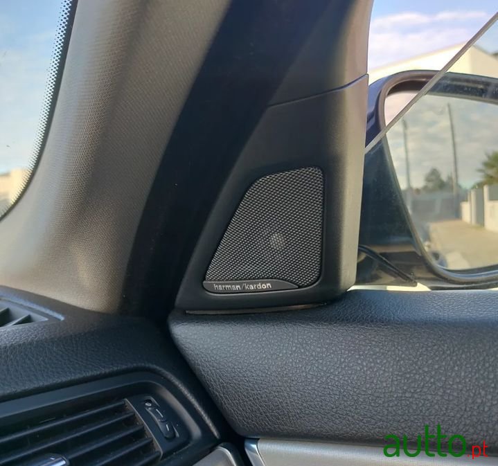 2014' BMW 520 photo #5