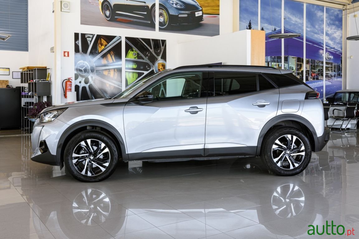 2022' Peugeot 2008 photo #2