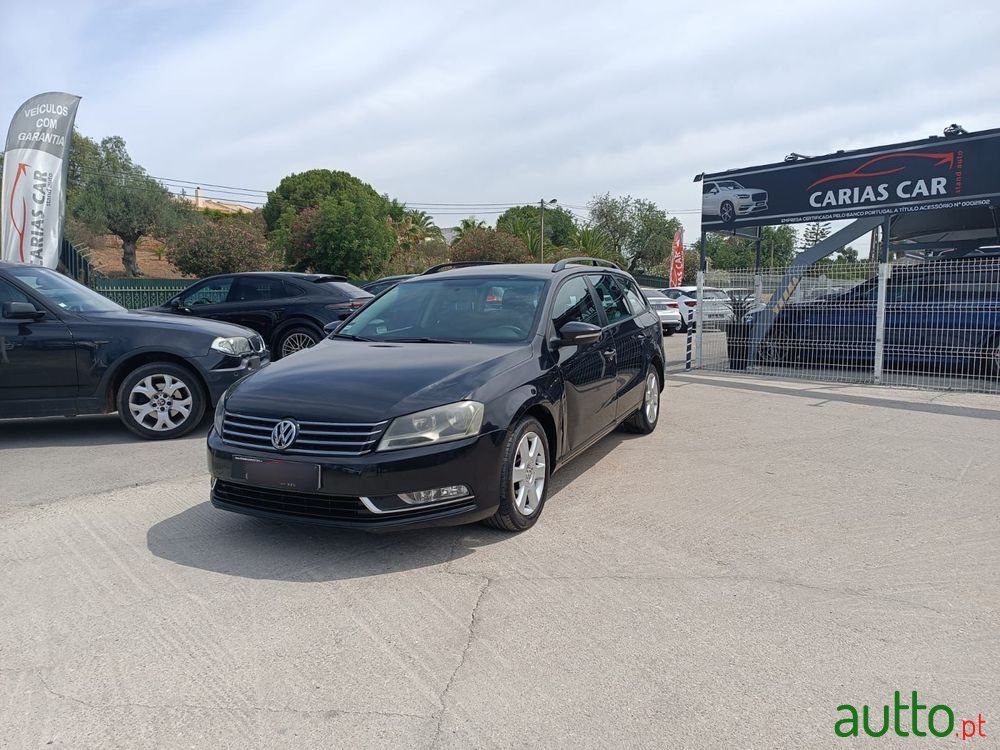 2011' Volkswagen Passat photo #1